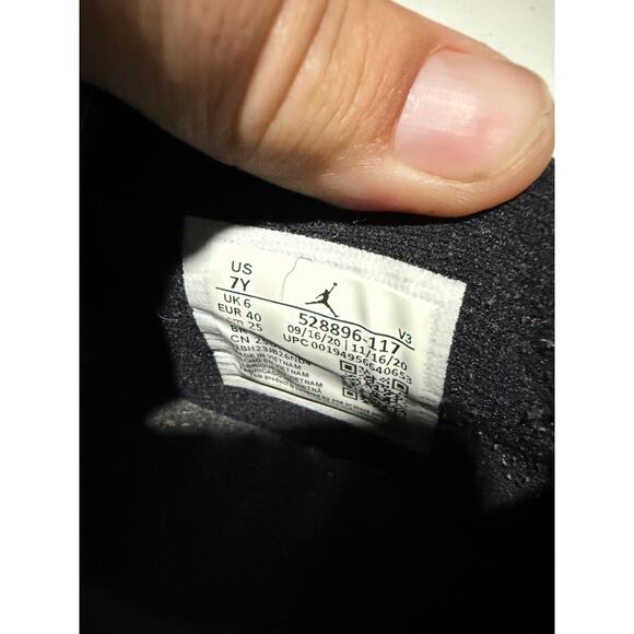 Nike Air Jordan 11 Retro Low GS White Legend Blue Size 7Y/W8.5 - 528896-117 - Picture 8 of 8